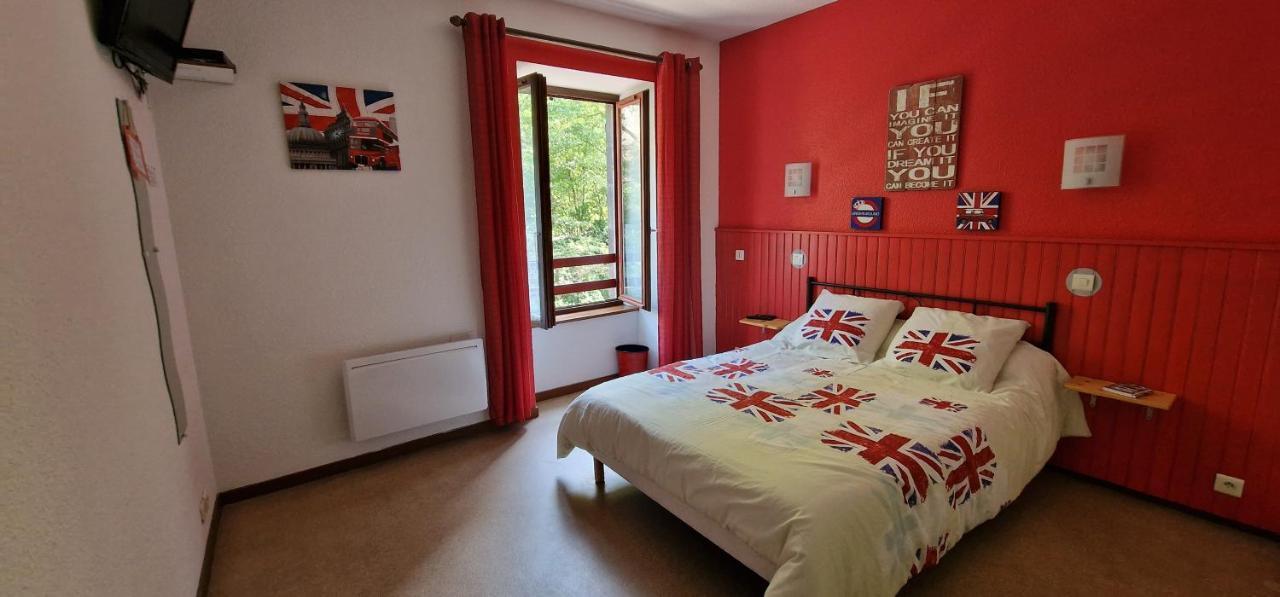 Chambres D'Hotes Les Lits Des Fees Сен-Флорет Экстерьер фото